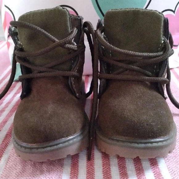 Boots - Picture 6 of 8